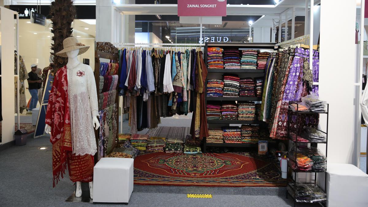 Zainal Songket, Menghadirkan Estetika Modern Fashion dengan Sentuhan Wastra Kain Songket