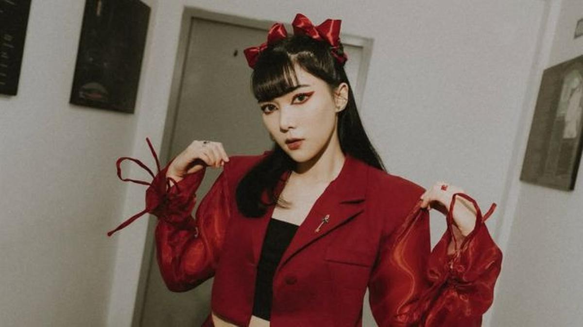 5 Potret Outfit Manggung Isyana Sarasvati, Gaya Fashion Berkelas dan Selalu Punya Ciri Khas