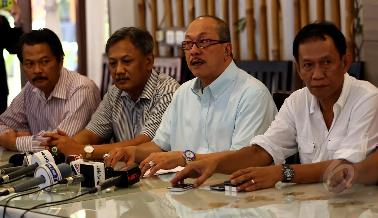 Shafruhan Sinungan Ketua DPD Organda Provinsi DKI Jakarta memberikan keterangan Press di Jakarta, Kamis, (7/5/2015). Organda dan APTB mengklaim tidak pernah dilibatkan oleh Pemprov DKI Jakarta terkait penentuan tarif. (Liputan6.com/Johan Tallo)