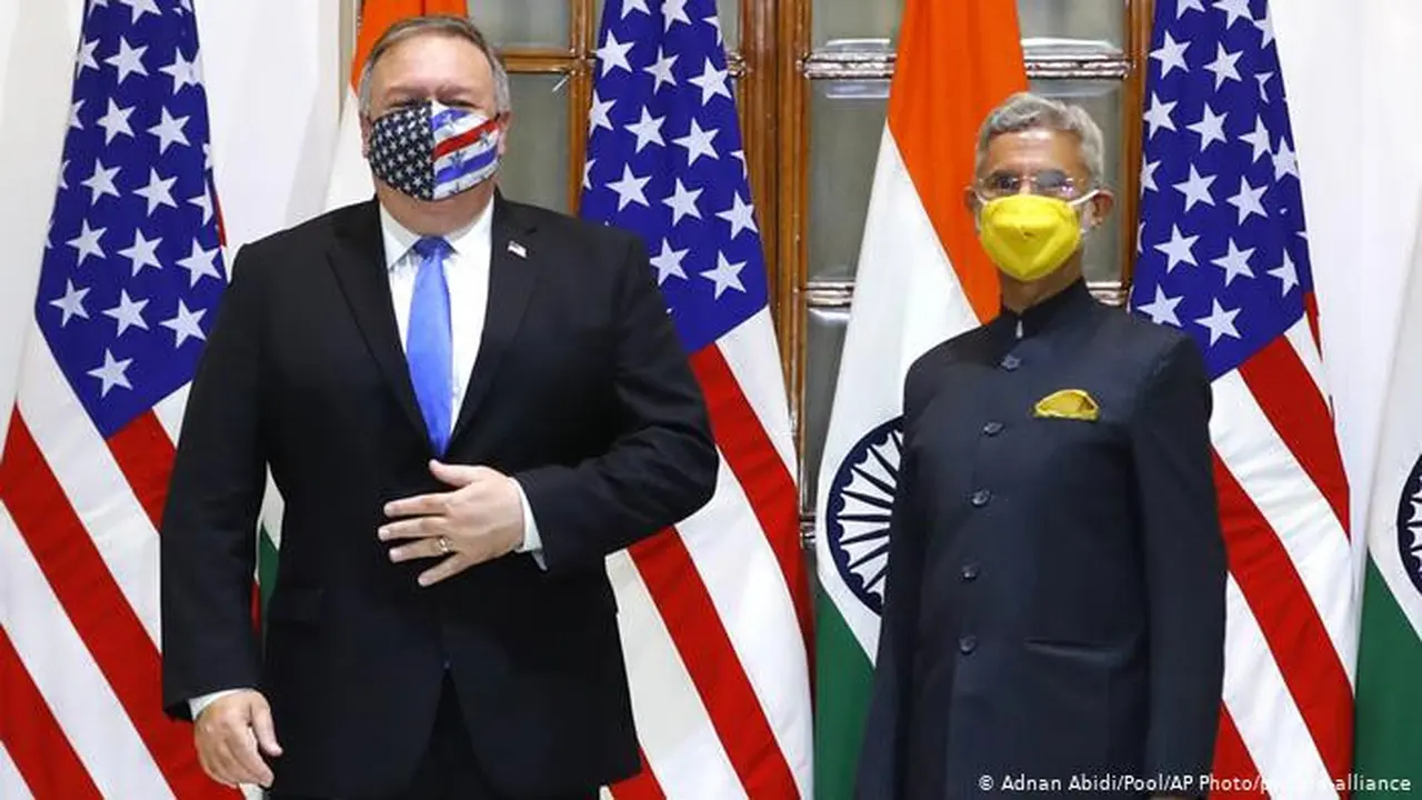 Menlu AS Mike Pompeo (kiri) dan Menlu India Subrahmanyam Jaishankar (kanan).