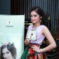 Harapan penyanyi Ferzy Yatasha akhirnya terwujud setelah berkesempatan menyanyikan lagu milik idolanya, Reza Artamevia. (Deki Prayoga/Bintang.com)