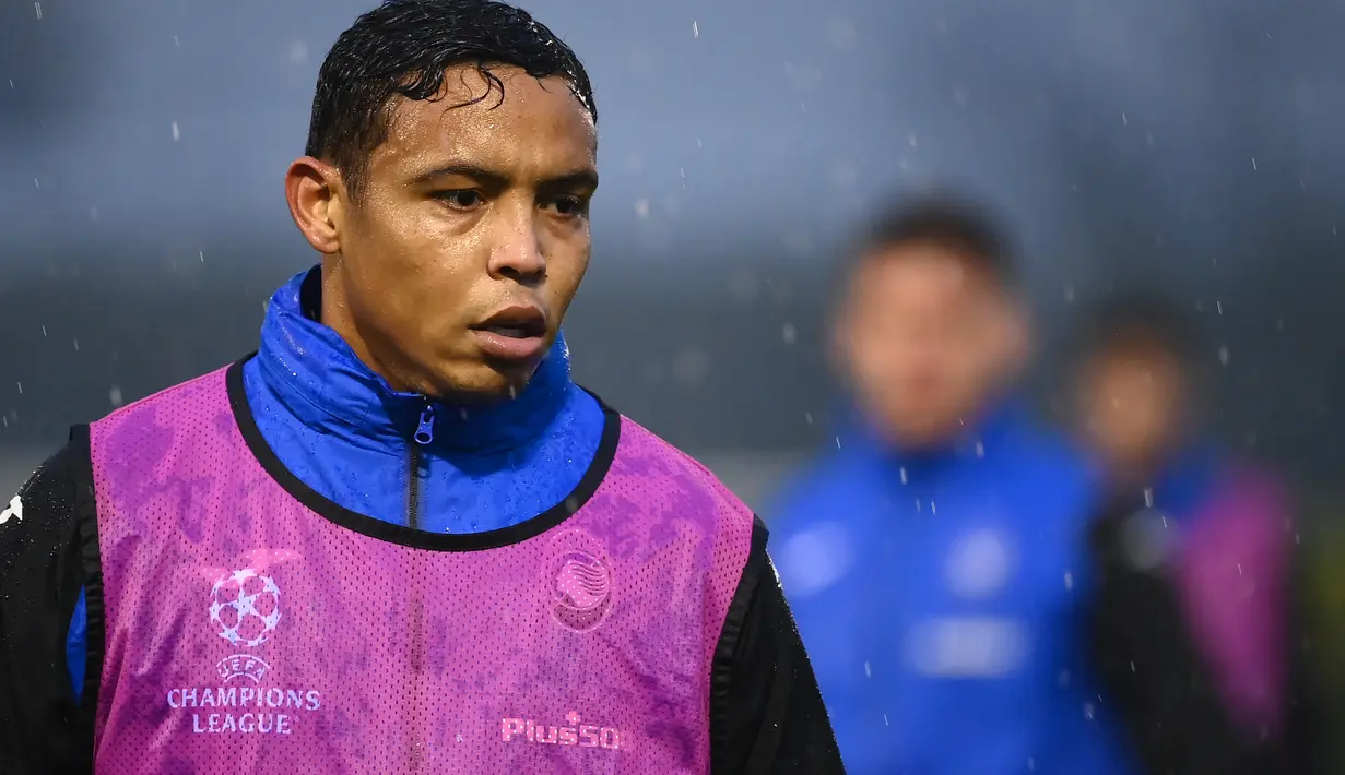 Penyerang Atalanta, Luis Muriel saat mengikuti sesi latihan tim di tempat latihan klub di Zingonia, dekat Bergamo (1/11/2021). Atalanta berada di urutan ketiga klasemen Grup F dengan 4 poin. (AFP/Marco Bertorello)