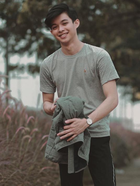 Foto Gaya Kasual Rey Mbayang Simpel Dan Keren Hot Liputan6 Com