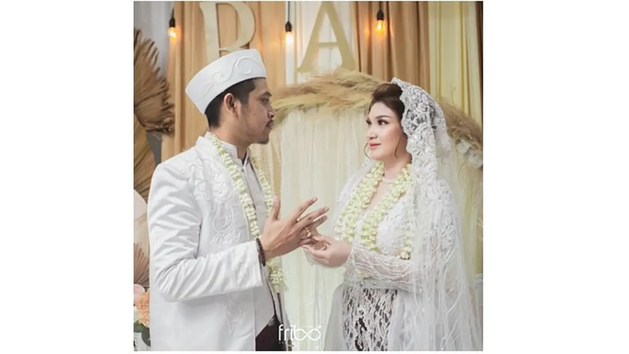 Resmi Menikah, Ini 5 Potret Mesra Tretan Muslim dan Winda Rizkifiani