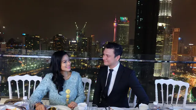 [Bintang] Titi Kamal dan Christian Sugiono
