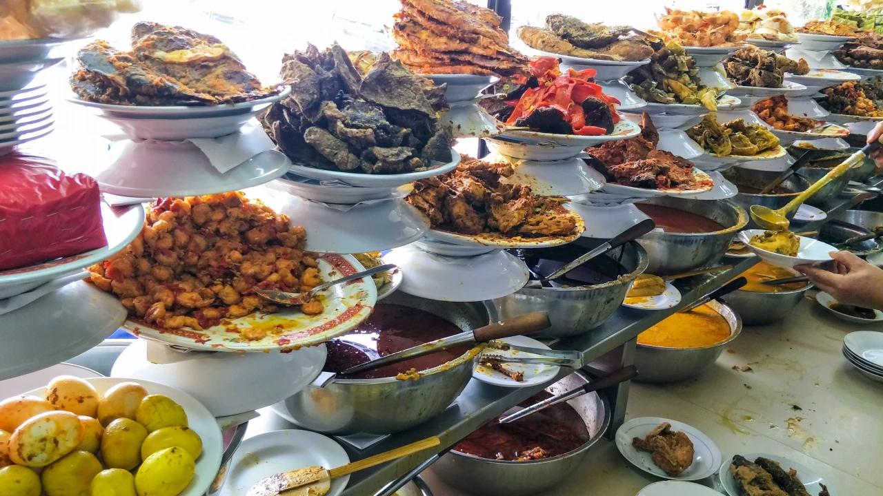 Ketahui 9 Jenis Makanan yang Paling Mengundang Lalat dan Strategi Mengamankannya di Restoran