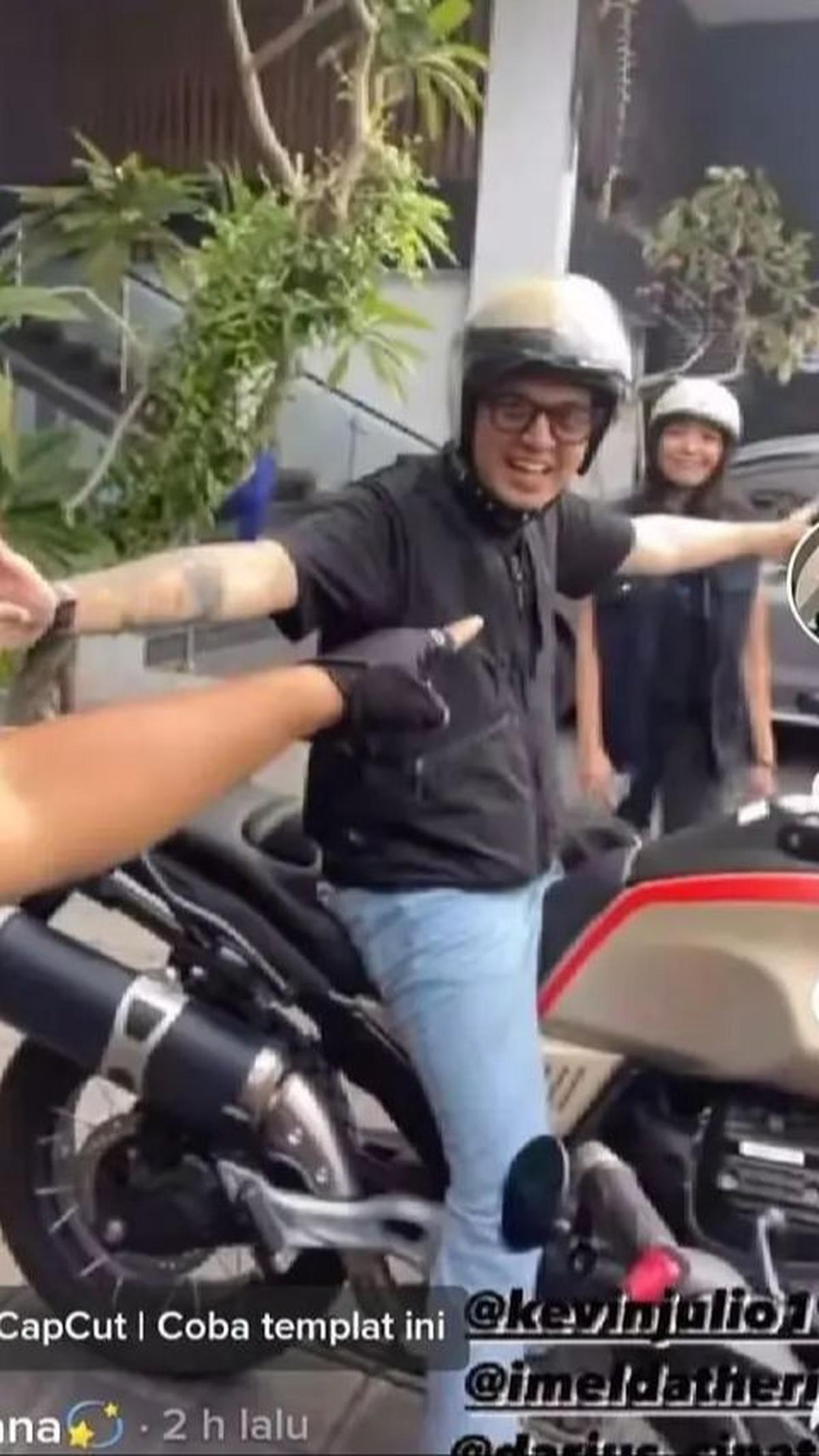 Kini, banyak netizen dan selebriti yang memberikan selamat kepada Imelda dan Kevin Julio.