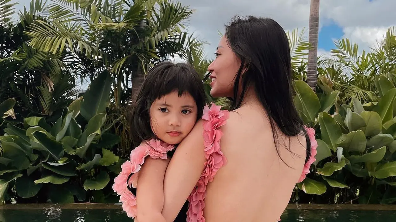 Rachel Vennya Posting Foto Kenakan Baju Renang Terbuka, Netizen: Makin-Makin Ni