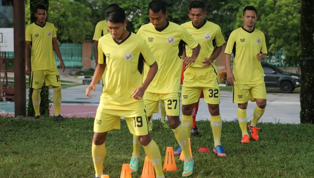 Semen Padang mulai berlatih untuk persiapan menuju Liga 2 2018. (Bola.com/Arya Sikumbang)