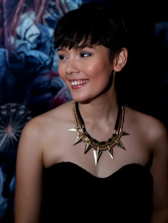 Aktris Indonesia Tiara Westlake memerankan seorang yang memiliki kemampuan Indigo di Film horor 'Badoet'.  (Andy Masela/Bintang.com)