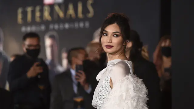Gemma Chan dalam premier Eternals (Jordan Strauss/Invision/AP)