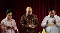Gaya Titiek Soeharto Pakai Outfit Serba Pink Saat Hadiri Tumpengan Ultah ke-73 Prabowo Subianto
