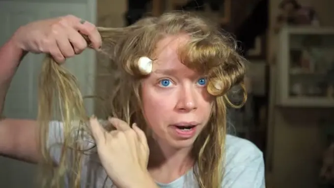 [Bintang] Selain Cheetos, Kamu Juga Bisa Keriting Rambut Pakai Marsmallow!