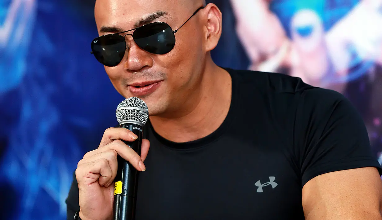 "Saya pribadi merasa bahwa saya adalah sebuah puncak. Buat saya tak ada saat yang tepat untuk berhenti selain di puncak. Kalau saya mau abadi  ya berhenti di saat yang puncak," kata Deddy. (Wimbarsana/Bintang.com)