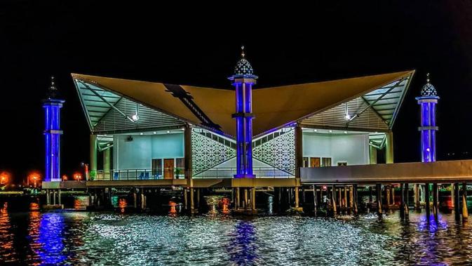 Masjid Amihami. (dok. Instagram @try_listiana/ https://www.instagram.com/p/CGPU8NKlILR/?igshid=968bti9m2fx0 / Melia Setiawati)