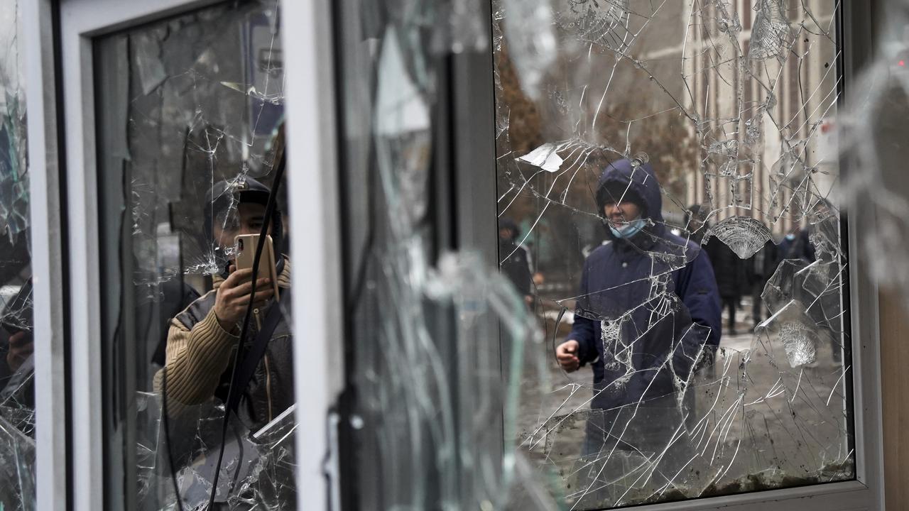 Bentrokan Polisi dan Demonstran di Kazakhstan