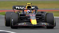 Pembalap Red Bull Sergio Perez mengemudikan mobilnya saat balapan F1 GP Inggris 2022 di Sirkuit Silverstone, Silverstone, Inggris, 3 Juli 2022. F1 GP Inggris 2022 dimenangkan oleh Carlos Sainz, selanjutnya diikuti Sergio Perez dan Lewis Hamilton. (AP Photo/Frank Augstein)