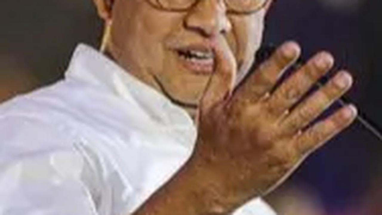 Andi Arief mendesak Anies punya kemandirian untuk menentukan sikap terkait calon wakil presiden.