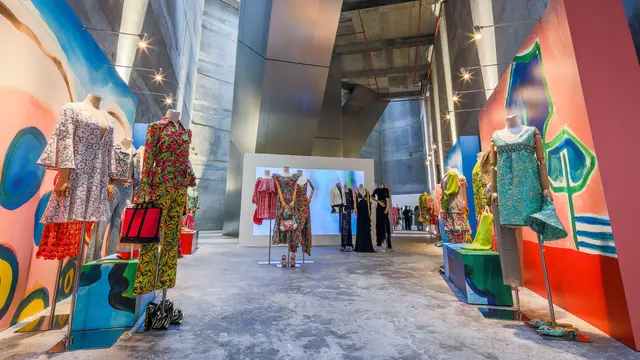 Terinspirasi dari Liburan, Ini Kolaborasi Menarik Michael Kors dengan Christina Zimpel