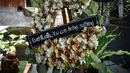 Sebuah karangan bunga tradisional untuk ucapan duka yang berada di Kid Mai Death Awareness Cafe, Thailand (30/3). (AFP/Lillian Suwanrumpha)