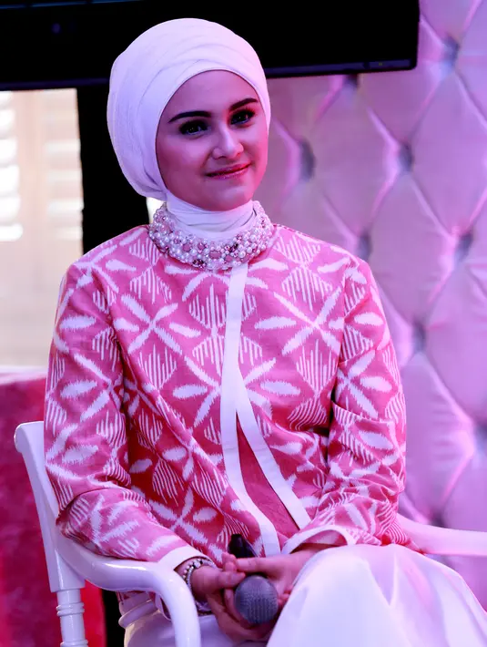 Jika memakai produk yang digunakan tidak sesuai dengan jenis kulitnya, Zee Zee pun kerap mengalami kerusakan pada kulit wajahnya. (Wimbarsana/Bintang.com)