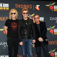 Kedatangan David Bryan, Jon Bon Jovi and Tico Torres tahun ini menjadi konser kedua mereka di Indonesia sejak terakhir kali melakukan konser tahun 1995 di Jakarta. (Bintang/EPA)