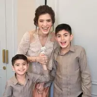 Potret Kekompakan Keluarga Carissa Puteri hadiri pertunangan Shalva Rizaldi (credit: https://www.instagram.com/carissa_puteri/)