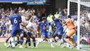 Hasil seri itu membuat kedua tim sama-sama mengumpulkan empat poin. Namun, Tottenham berada di peringkat ke-4 klasemen sementara, sedangkan Chelsea berada di peringkat ke-7. (AP/Ian Walton)