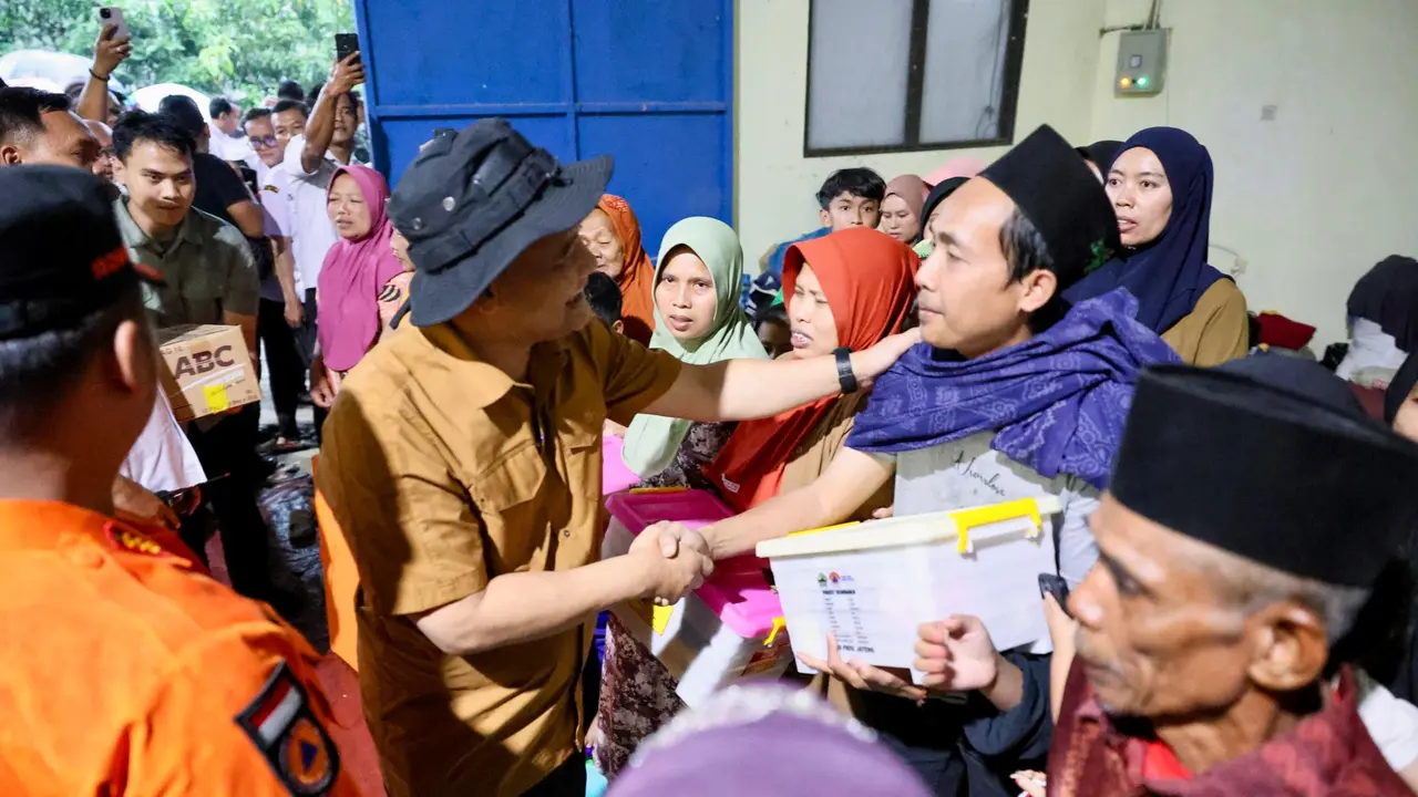 Temui Pengungsi Tanah Gerak Tegal, Ahmad Luthfi Segera Siapkan Hunian Sementara