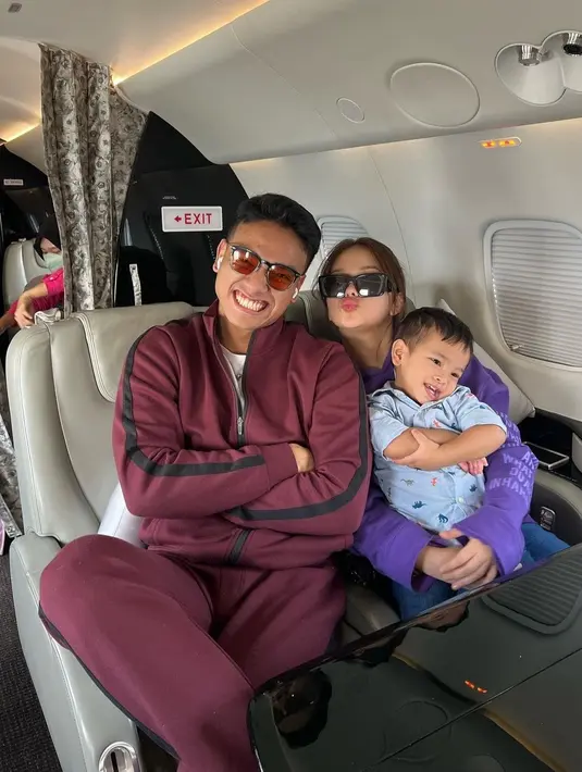 Saking dekatnya, Gala sering kali diajak berpergian bersamanya dengan sang kekasih [instagram/rklopper]