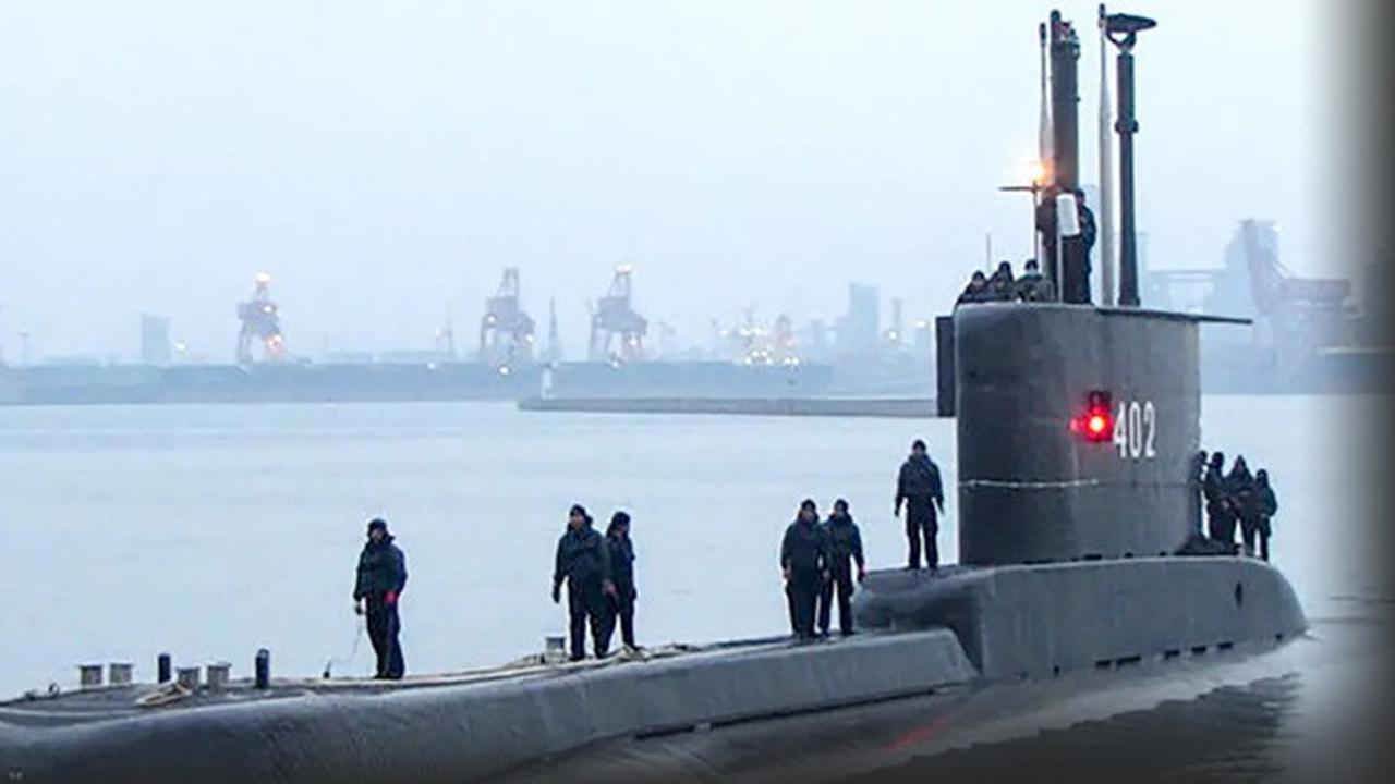 Banner Infografis Hilangnya Kapal Selam KRI Nanggala 402. (Foto: Handout/Indonesia Military/AFP)