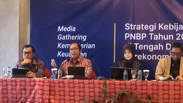 Direktur Jenderal Anggaran Kementerian Keuangan Isa Rachmatarwata dalam dalam media gathering di Ancol, Rabu (22/3/2023). Isa mengatakan bansos pangan akan segera disalurkan kepada masyarakat kurang mampu pada bulan puasa tahun ini. (Tira/Liputan6.com)