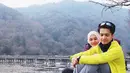 Pasangan Dimas Seto dan istri Dhini Aminarti beberapa waktu lalu mengunjungi Jepang. Selain berlibur, juga berbagi pengalamannya sebagai pebisnis. (Instagram/dimasseto_1)