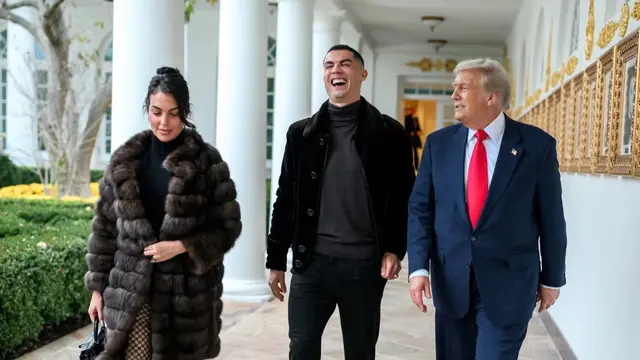 Penampilan Georgina Rodriguez saat Berkunjung ke Donald Trump di Gedung Putih. [@cristiano]