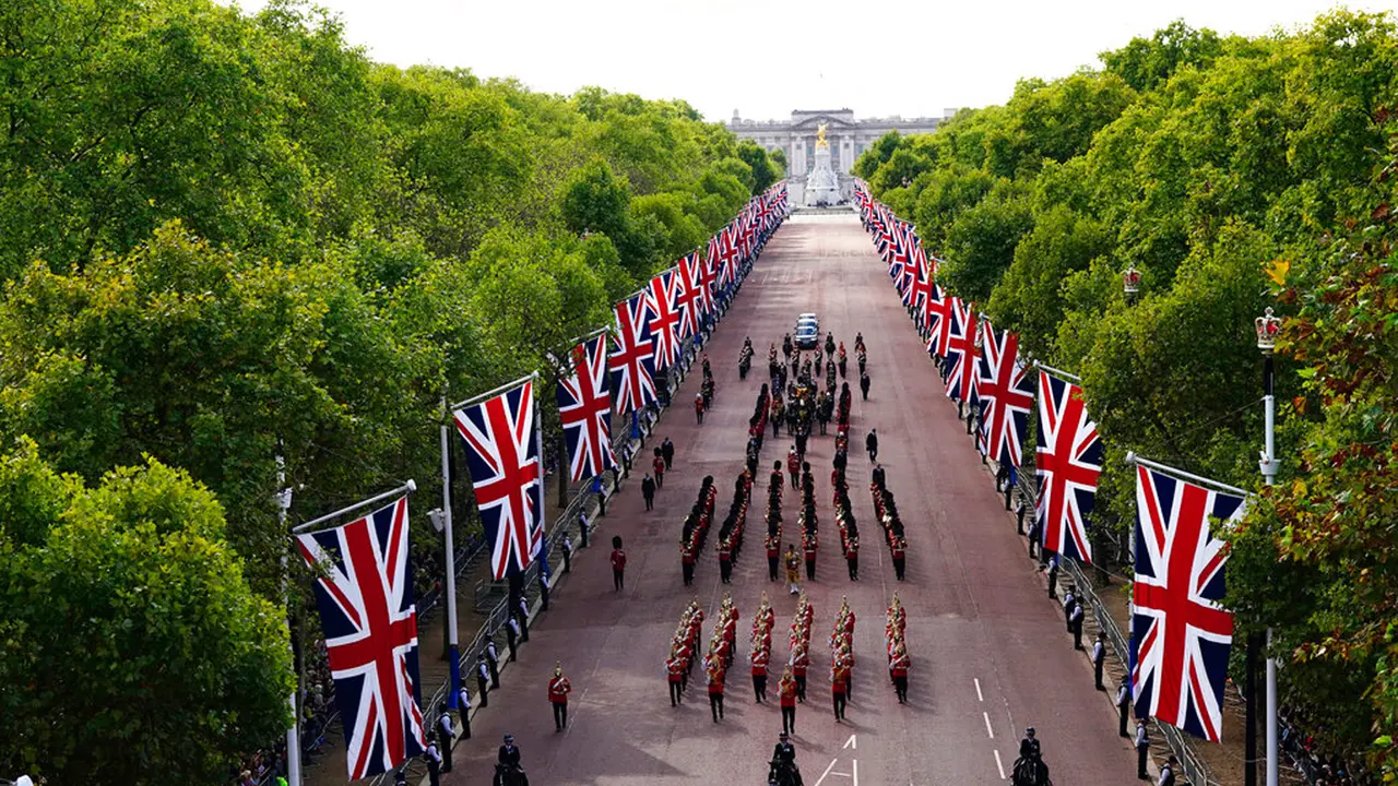 Jenazah Mendiang Ratu Elizabeth II Disemayamkan di Westminster Hall