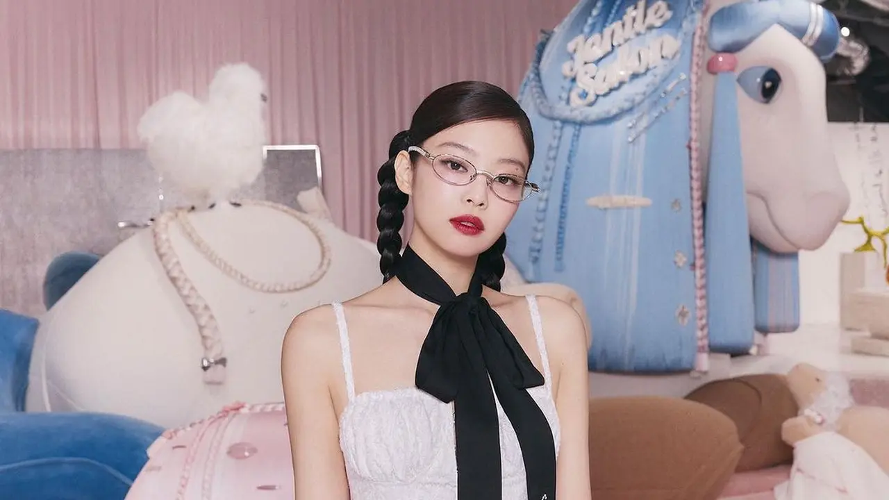 Koleksi Kacamata Kolaborasi Jennie BLACKPINK x Gentle Monster Resmi Dijual, Pembeli Antre Panjang di Berbagai Negara