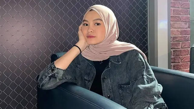 Salma Salsabil atau Salma Indonesian Idol 2023 Tampil di Pagelaran Angklung Terbesar di Dunia yang Berlangsung di GBK, Jakarta. Ternyata, Penampilan Itu Bikin Jokowi dan Iriana Ikut Joget Saat Nyanyi 'Rungkad'. (Sumber: Instagram/salmasalsabil12)