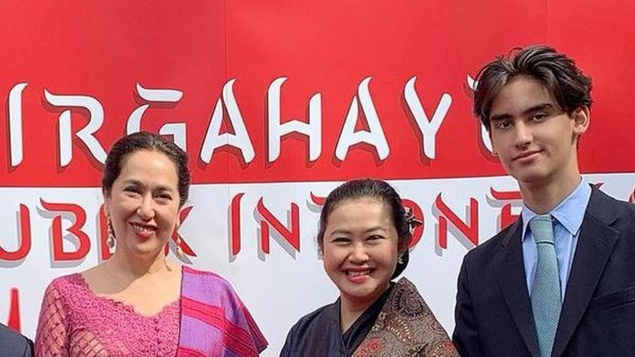 Potret Putri Presiden Pertama Indonesia Rayakan HUT RI di London, Cantik Berkebaya
