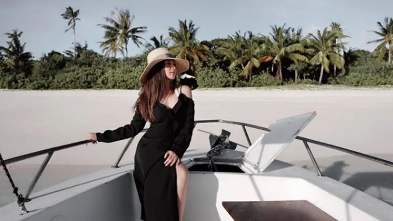 Pede dengan Dress Terbuka, Sontek 5 Gaya ala Nikita Willy