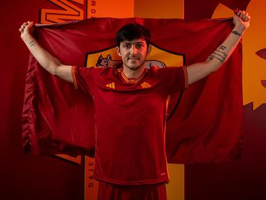 Skuad AS Roma musim 2023/2024 masih diisi oleh mayoritas pemain asal Eropa. Hanya terdapat 5 pemain Non-Eropa dalam skuad Serigala Ibu Kota musim ini dan mayoritas merupakan rekrutan baru pada bursa transfer pemain musim panas 2023/2024. Siapa saja? Ini dia daftar kelimanya. (asroma.com)