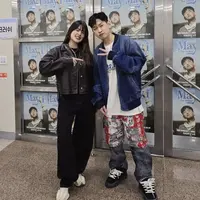 Raisa juga merasakan pengalaman baru menonton konser di Korea untuk pertama kalinya lho. Kali ini ia tapil awet muda bagai remaja. [Foto: Raisa.dok]