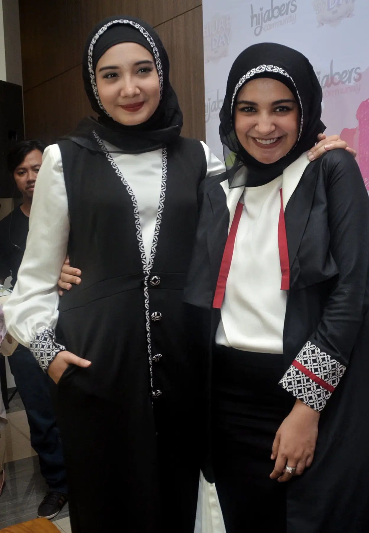 Shireen Sungkar dan Zaskia Sungkar. (Adrian Putra/Bintang.com)