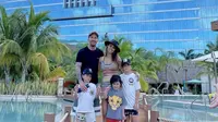 Lionel Messi dan keluarganya ketika berlibur ke Miami, Florida, Amerika Serikat beberapa tahun silam (Foto: Instagram/@leomessi)