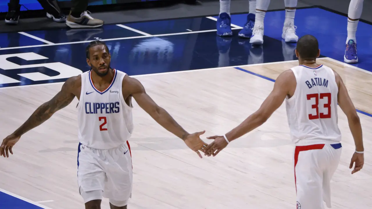 Forward Los Angeles Clippers, Kawhi Leonard (kiri).