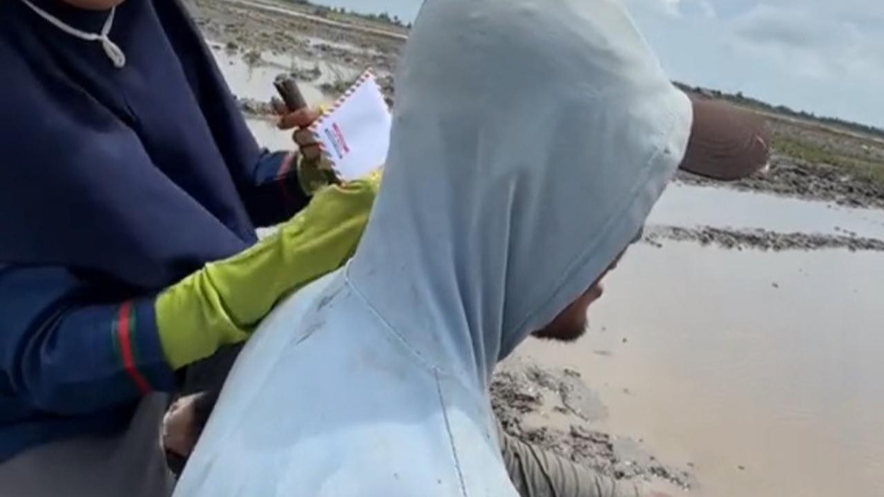 "Momen yang paling aku tunggu sebagai anak," tulisnya di keterangan video.
