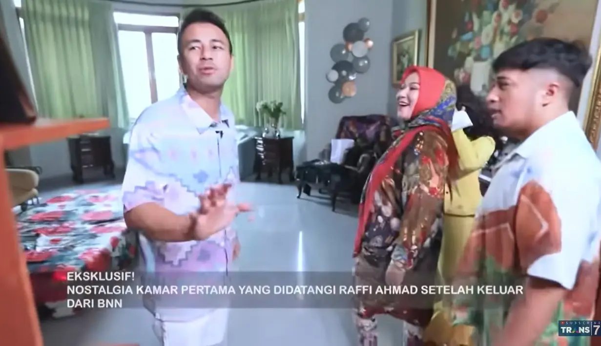 "Masih sama ya, nggak ada yang berubah," kata Raffi yang kemudian mempraktekkan setelah dari kamar mandi langsung tiduran. [Youtube/TRANS7 OFFICIAL]