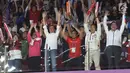 Presiden Jokowi dan Ibu Iriana bersama sejumlah menteri saat menyaksikan Final Bulutangkis Beregu Putra Asian Games 2018 antara Indonesia melawan China di Jakarta, Rabu (22/8). (Liputan6.com/Helmi Fithriansyah)