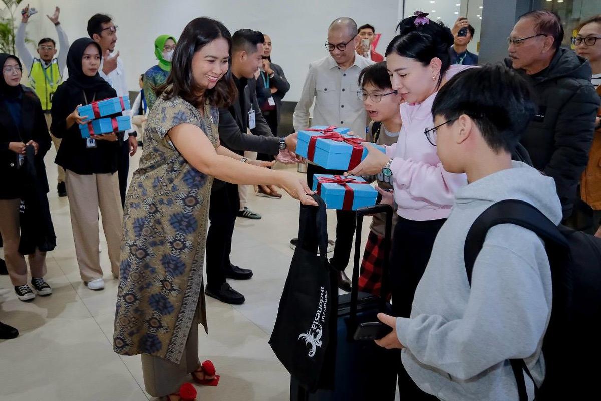 Tahun Baru 2026, Rombongan Turis Jepang Jadi Wisatawan Pertama yang Tiba di Bandara Soekarno Hatta