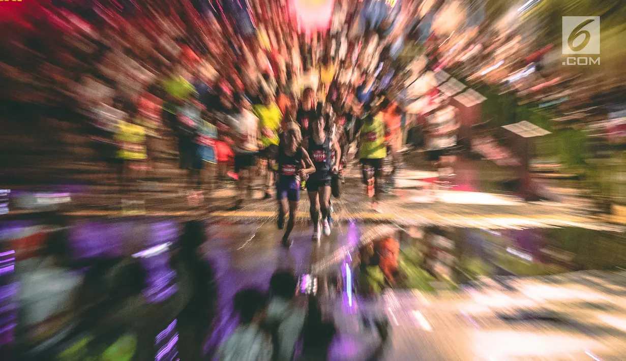 Ribuan pelari mengikuti Jakarta Marathon 2018 di Gelora Bung Karno, Jakarta, Minggu (28/10). Ada lima nomor lari, yakni marathon (42,195 km), half marathon (21 km), 10 K, 5K, dan maratoonz (lari untuk anak-anak). (Liputan6.com/Faizal Fanani)