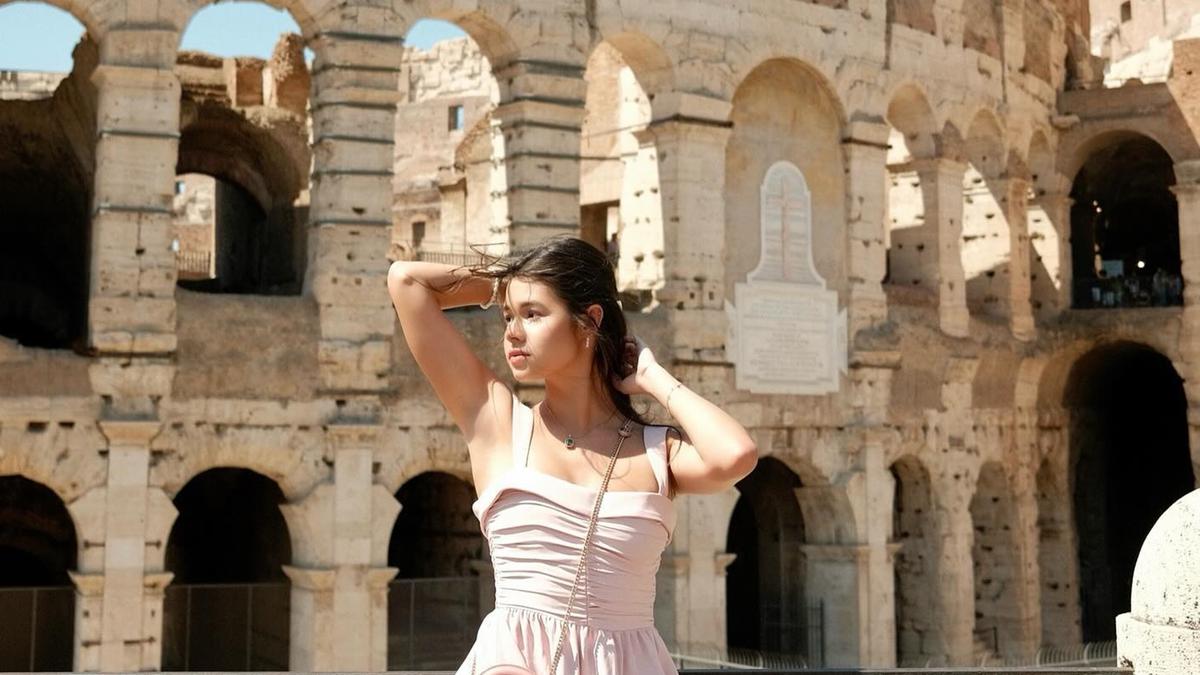 Potret Liburan Maria Theodore di Italia, Disebut Netizen Bak Orang Lokal